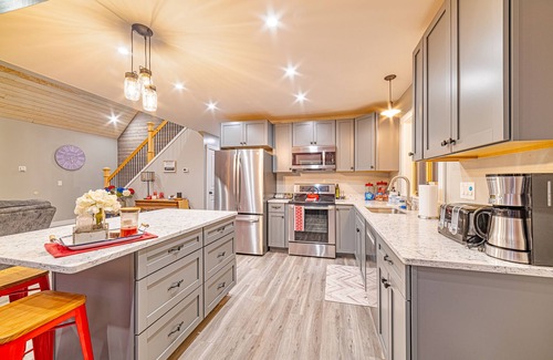Bethel House | Cozy Riverfront Modern Farmhouse, close to downtown Bethel and Sunday River