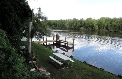 Fremont House | Cozy Riverside Cabin Rental with Fishing Access on Wolf River, Wisconsin