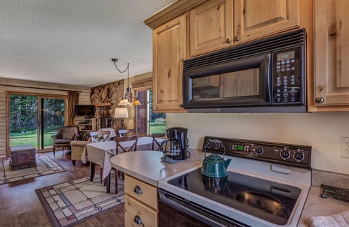 Clark Cabin | Cozy riverside retreat with mountain views and easy access to the Elk River