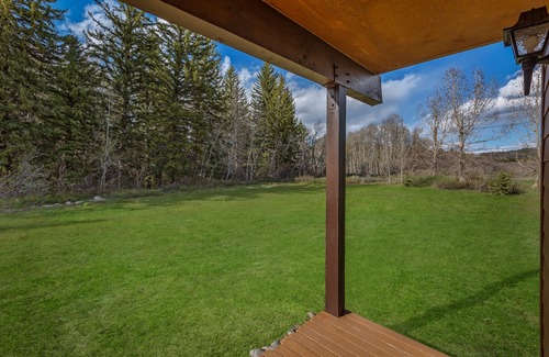Clark Cabin | Cozy riverside retreat with mountain views and easy access to the Elk River