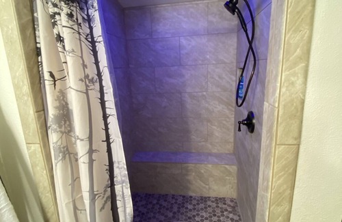 Menard Bed & Breakfast | Cozy Rock Cottage w/awesome bathroom in town (pet friendly)