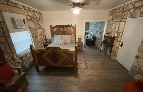 Menard Bed & Breakfast | Cozy Rock Cottage w/awesome bathroom in town (pet friendly)