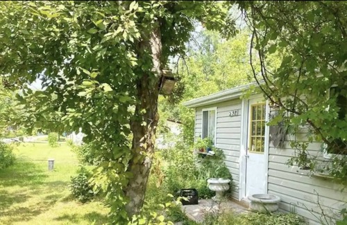 Kawartha Lakes Cottage | Cozy & Romantic at Branch Cottage