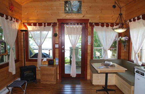 Ucluelet Cabin | Cozy, romantic waterfront cabin. Sleeps 2, pet-friendly, walk to all amenities.