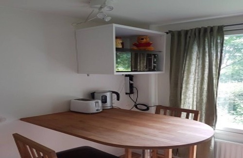 Solna Apartment | Cozy room 3min from Stockholm. Good communication. Close to Hagaparken & shopping center.