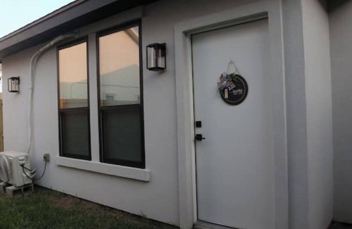 Edinburg House | Cozy room away from home!