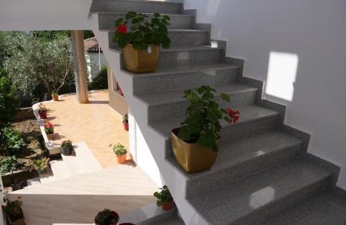 Kamez Bed & Breakfast | Cozy Room for Three