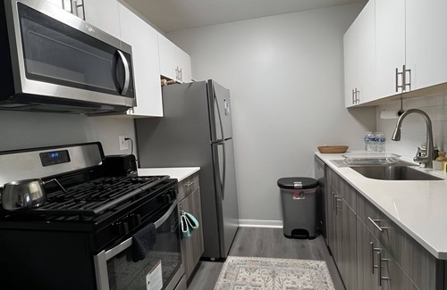 Rolling Meadows Apartment | Cozy Room for Women in 2BR Apt
