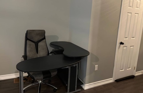 Guelph House | Cozy Room in Modern 2-Bedroom Apartment