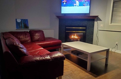 Northwest Edmonton House | Cozy room in Northwest Edmonton within 1.3 km of all shopping
