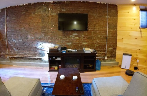 Roxbury Condo | cozy room in quiet area