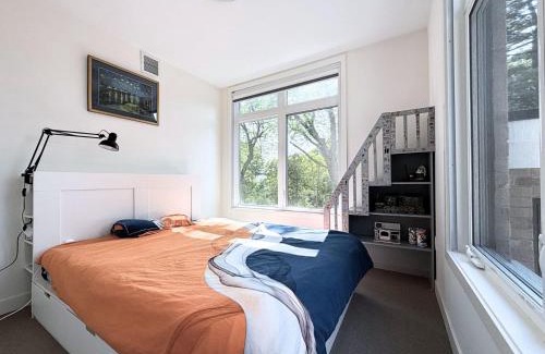 Richmond Hill Bed & Breakfast | Cozy room in Smart Home with Private Bath near Wonderland, central Richmond Hill, home made Breakfast included