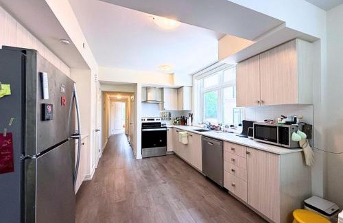 Richmond Hill Bed & Breakfast | Cozy room in Smart Home with Private Bath near Wonderland, central Richmond Hill, home made Breakfast included