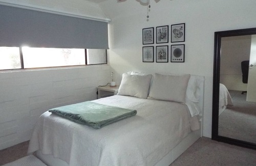 West University Condo | Cozy Room Near U of A Campus