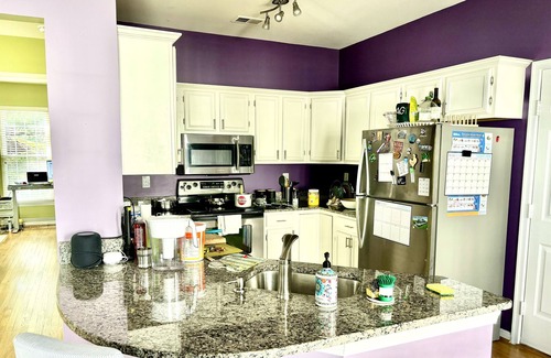 Montgomery Village House | Cozy Room with 15 Minutes to Metro, with Game Room, Patio and Deck.