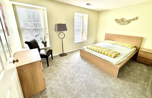 Montgomery Village House | Cozy Room with 15 Minutes to Metro, with Game Room, Patio and Deck.