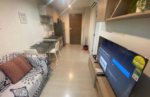 Khlong Toei Apartment | Cozy room with free Wi-Fi Netflix near BTS onnut