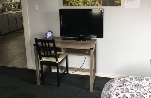 Centre Hastings House | Cozy room with Private Bath in a Cottage Style Home