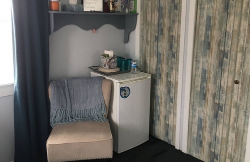 Centre Hastings House | Cozy room with Private Bath in a Cottage Style Home