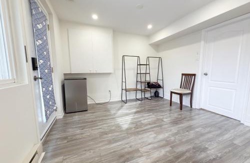 The Peanut House | Cozy room with private bath near Don Mills Subway