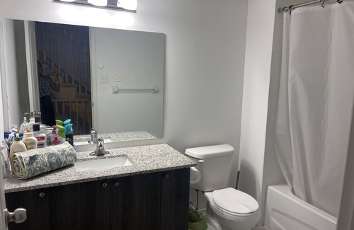 Durham Region House | Cozy Rooms in a great location by Durham College, Oshawa