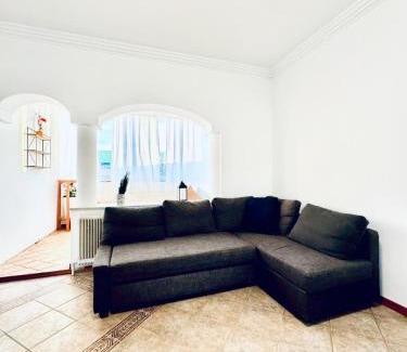 Wittau Apartment | Cozy Rooms in a Villa for Groups, 16-Mins to Blumengärten