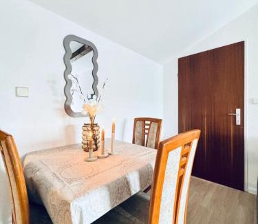 Wittau Apartment | Cozy Rooms in a Villa for Groups, 16-Mins to Blumengärten