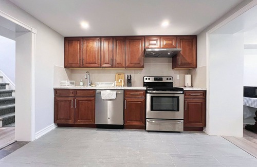 Markham House | Cozy Rooms Near Subway