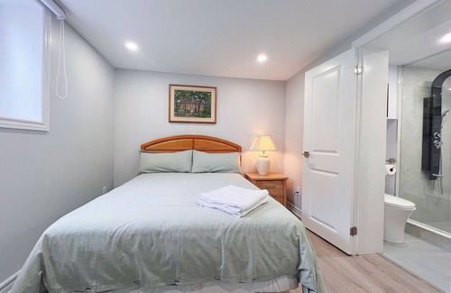 Markham House | Cozy Rooms Near Subway