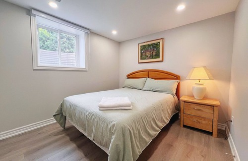 Markham House | Cozy Rooms Near Subway