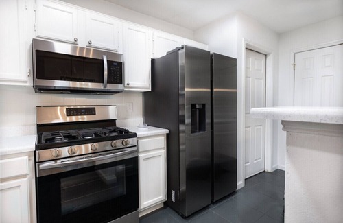 Round Rock House | Cozy, Round Rock Retreat! Modern | Sleeps 10