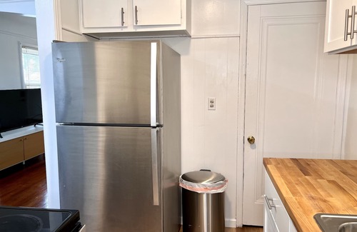 Royal Oak House | Cozy Royal Oak 2 Bdrm 5 min to RO/DET + FULLY STOCKED
