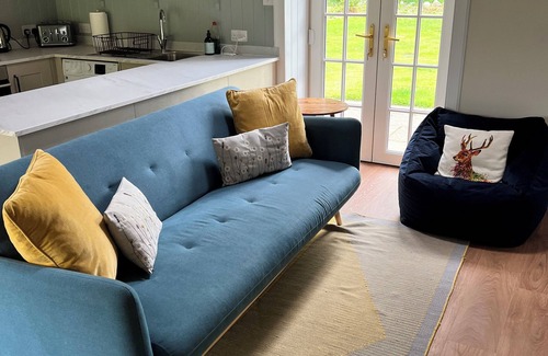 Blairgowrie Cottage | Cozy Rural Cottage close to the Cairngorms National Park