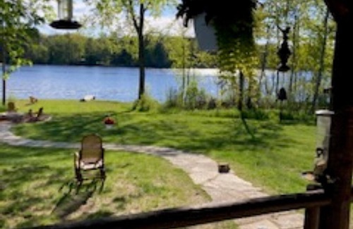 Ingalls Cabin | Cozy Rustic 3-bedroom river cabin with WiFi on the Menominee River
