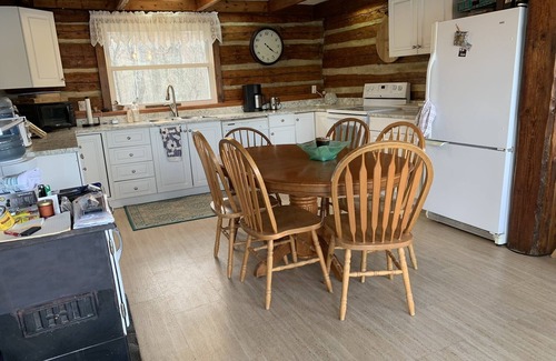Frontenac Cottage | Cozy rustic log cottage with small private beach, 3 fireplaces and lots of space
