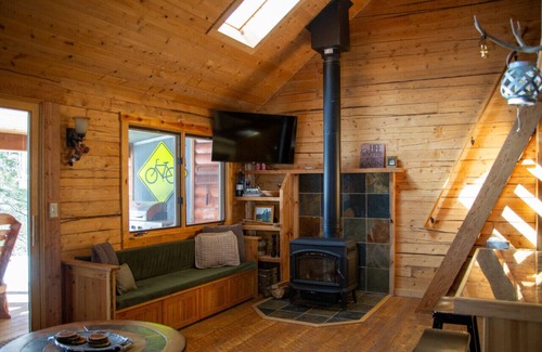 Bozeman House | Cozy Rustic Mountain Cabin | Breathtaking Views