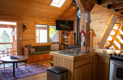 Bozeman House | Cozy Rustic Mountain Cabin | Breathtaking Views