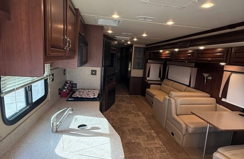 Lakewood House | Cozy RV in Lakewood New Mexico perfect for oilfield professionals or vacationers