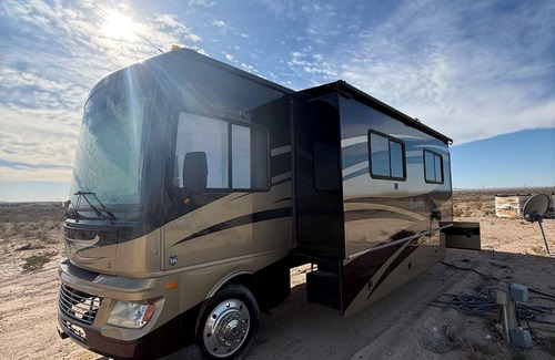 Lakewood House | Cozy RV in Lakewood New Mexico perfect for oilfield professionals or vacationers