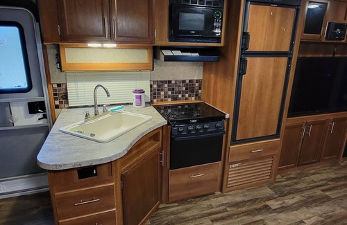 Brownsville-Bawcomville House | Cozy RV in quiet private park