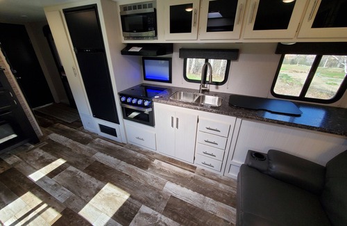 Eustis House | Cozy RV in Sylvester Farm Campground and Cabins.