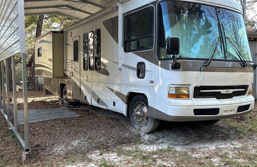 North West Florida House | Cozy RV on 40 acres with AC and Heat star link WiFi near Holmes creek.