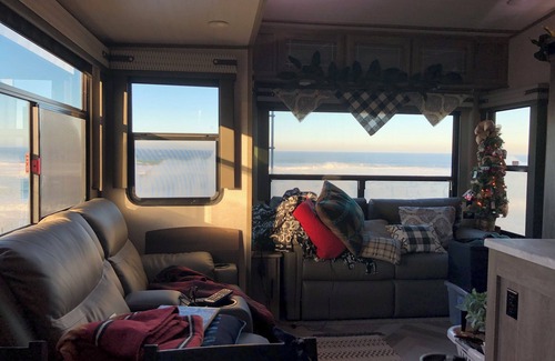Cheyenne House | Cozy RV with 2 sleeping areas & WiFi, AC in Cheyenne or your favorite camp site.