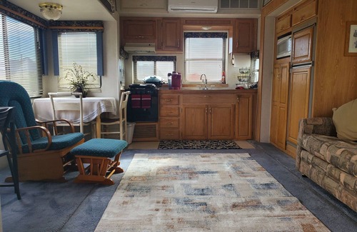 Drexel Heights House | Cozy RV with AC and WiFi in Serene Tucson