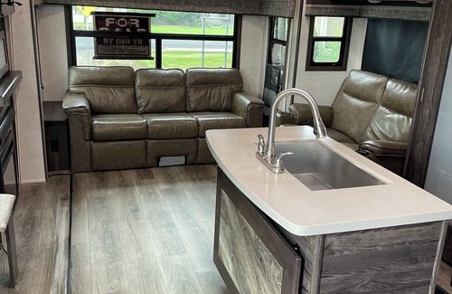 South Wenatchee House | Cozy RV with WiFi and AC in charming Wenatchee