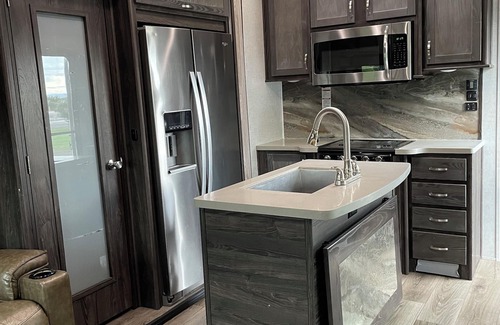 South Wenatchee House | Cozy RV with WiFi and AC in charming Wenatchee