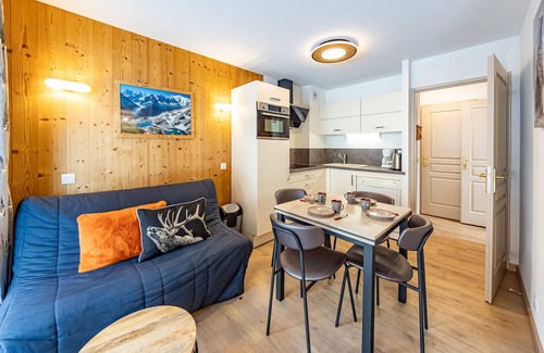 Montgellafrey Apartment | Cozy Ski-in/Ski-out Apartment for 6 with Balcony in Scenic Saint François Longchamp