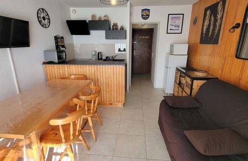 Saint-Michel-de-Chaillol Apartment | Cozy Studio for 4 - Central Location, Ski & Hikes Nearby, Balcony, Parking