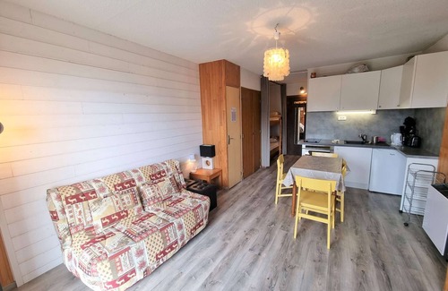 Saint-Michel-de-Chaillol Apartment | Cozy Studio for 4 with Balcony in Saint-Michel-de-Chaillol – Mountain Views, Pet-Friendly