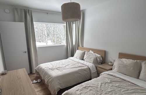 Saint Donat Ski Chalet | Cozy Scandinavian cottage in the heart of St-Donat - Beach access